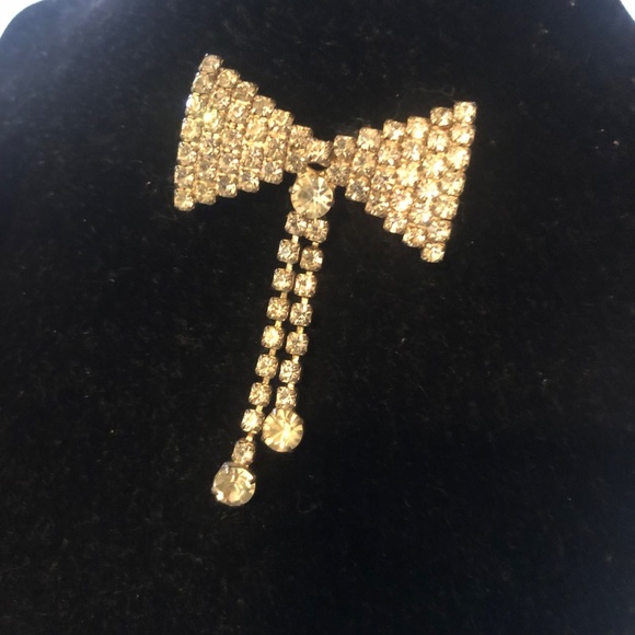 Vintage rhinestone bow tie brooch to dd that extra shine on your blouse - used. - Picture 5 of 5